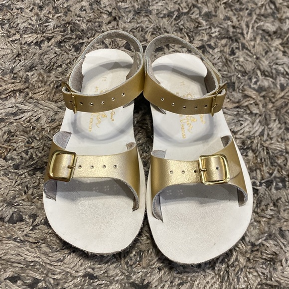 Hoyway Sun San Sufer metallic gold sandals, size 13 - Picture 2 of 8